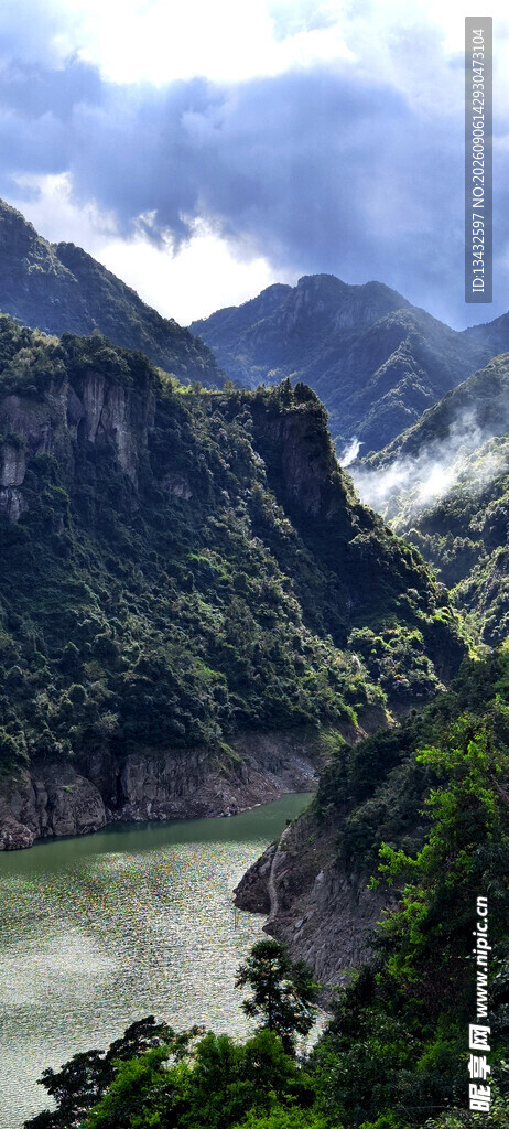 壮丽山水风光图