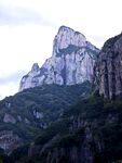 巍峨壮丽的高山景观