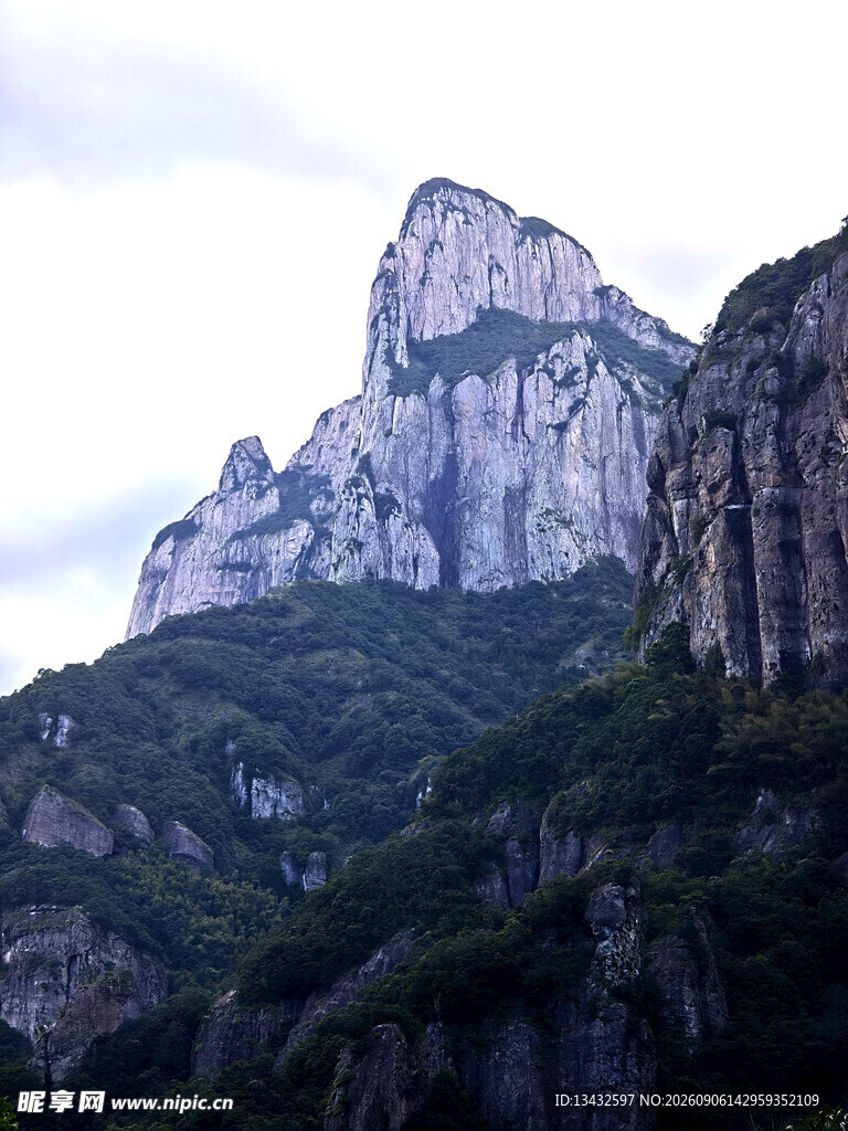 巍峨壮丽的高山景观