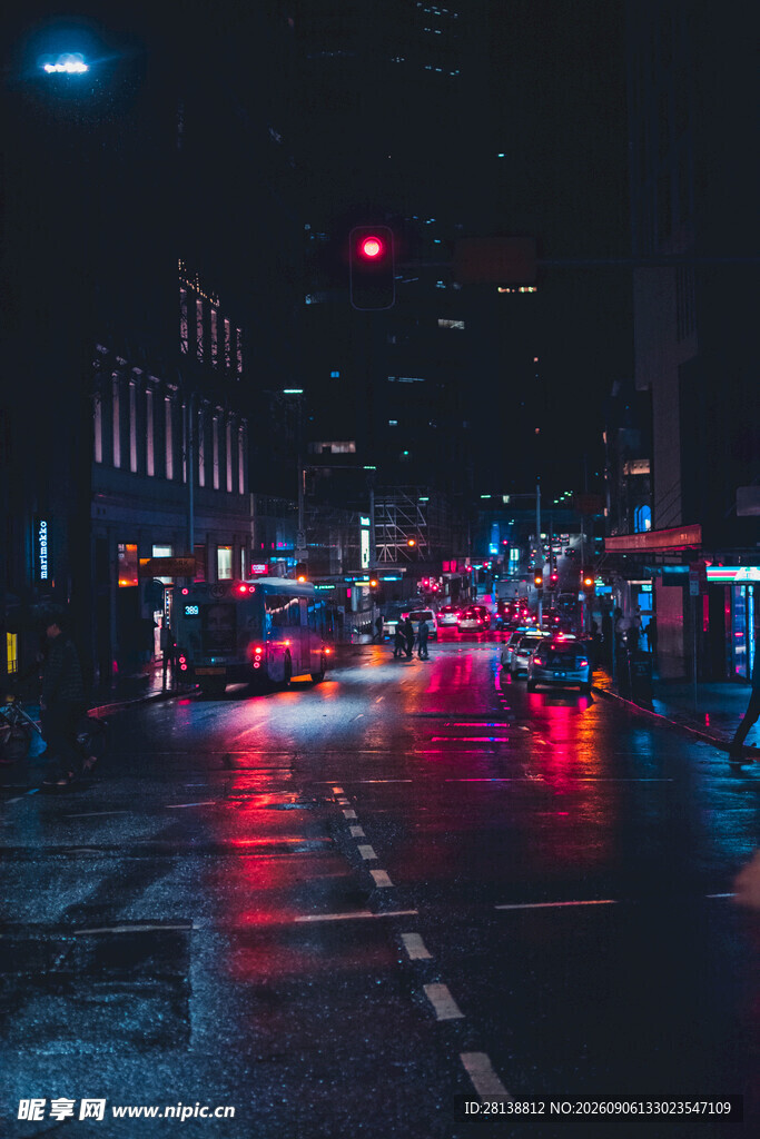 雨夜城市街道车流景象