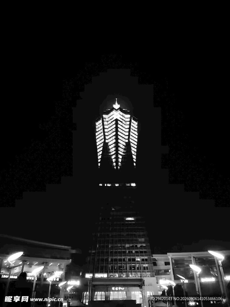 夜晚璀璨的宏伟建筑景观