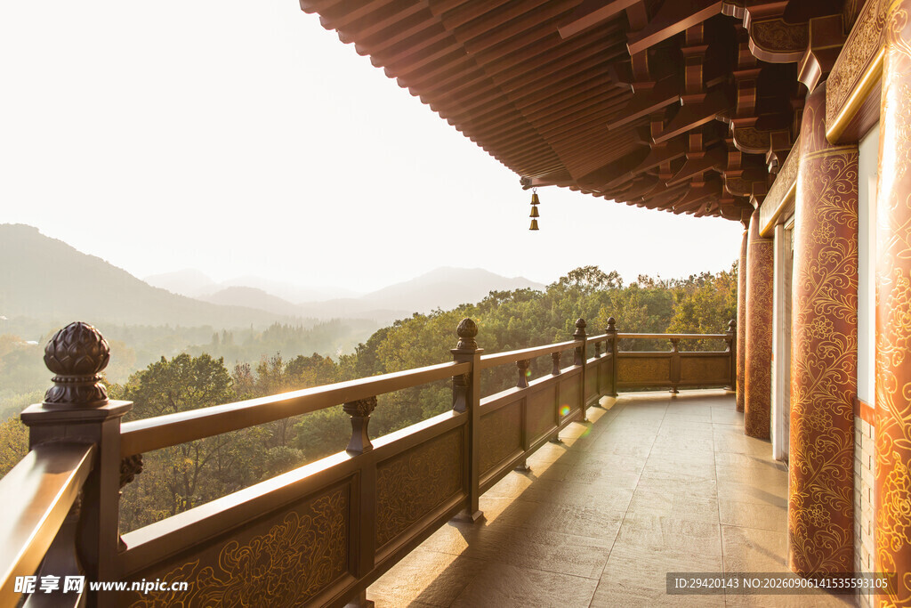 古建长廊赏山间美景