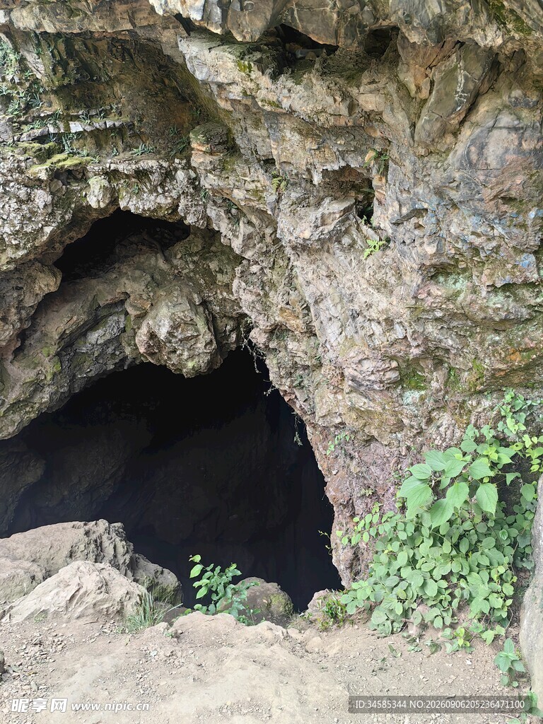 神秘洞穴入口