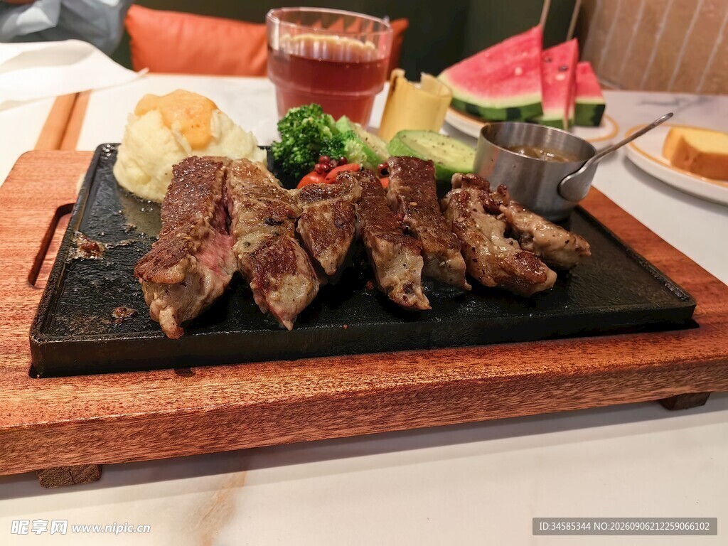 美味日式烤肉拼盘