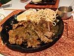 铁板牛排配意面美食
