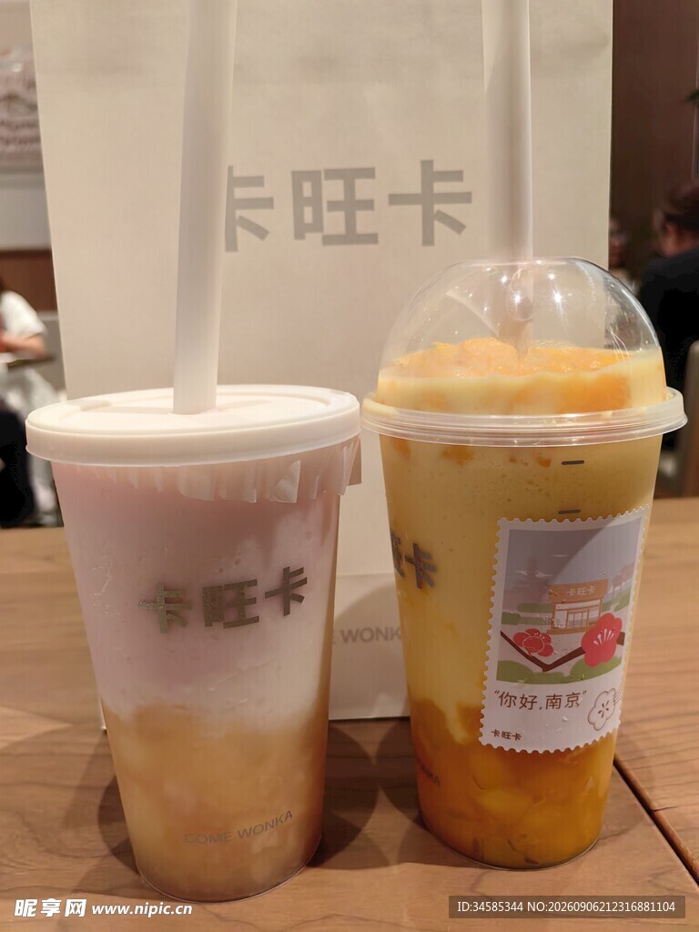 卡旺卡两杯特色饮品展示
