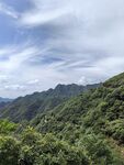 青山葱郁的壮美山间景色
