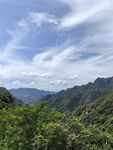 青山绿野间的秀丽山景