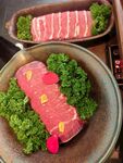 新鲜生肉摆盘展示