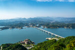 壮丽湖景与跨湖大桥风光