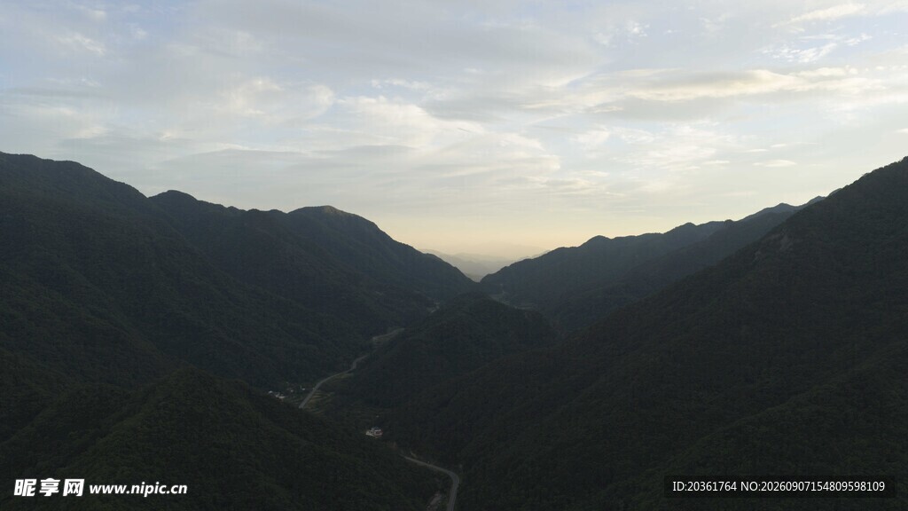 山间暮色风景