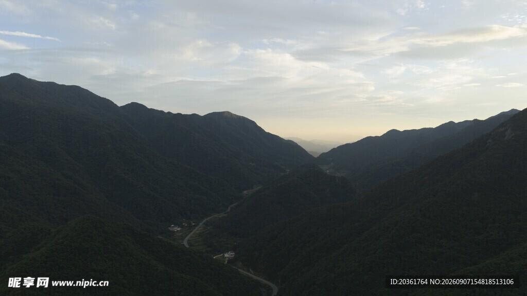 山间暮色风景