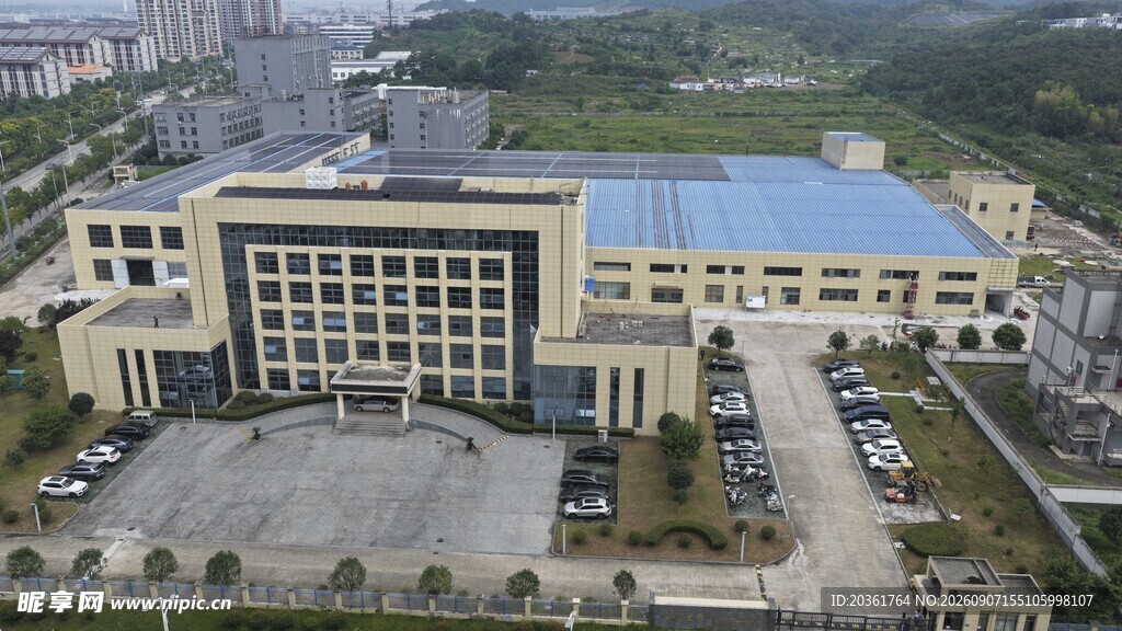 现代化工厂建筑鸟瞰图