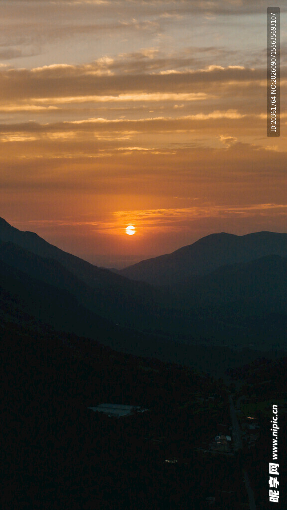 山间日落美景
