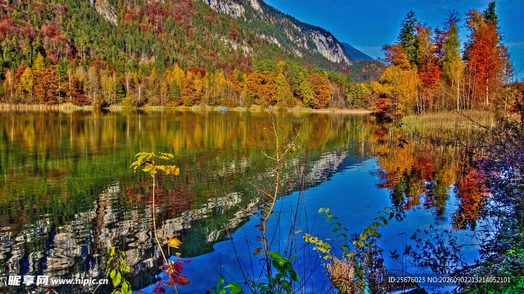 秋日湖山美景