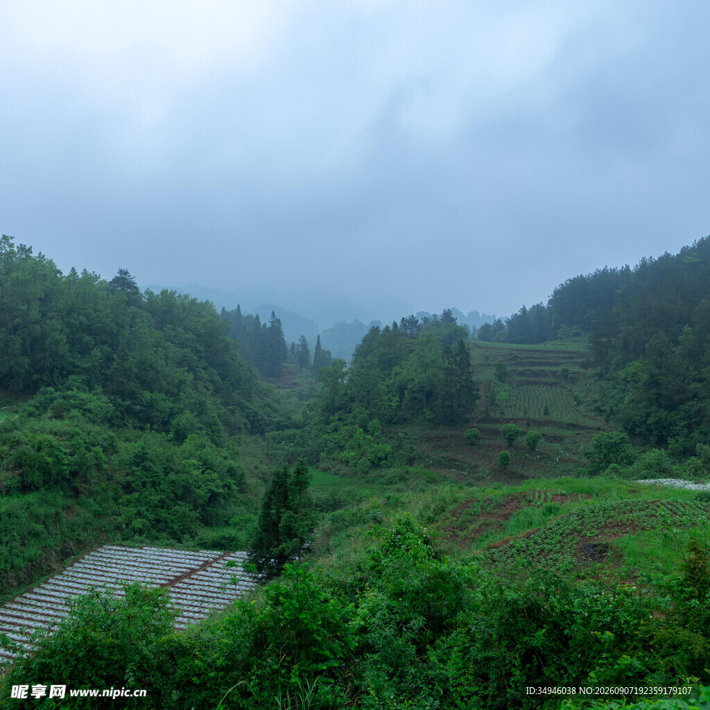 山间田园景色