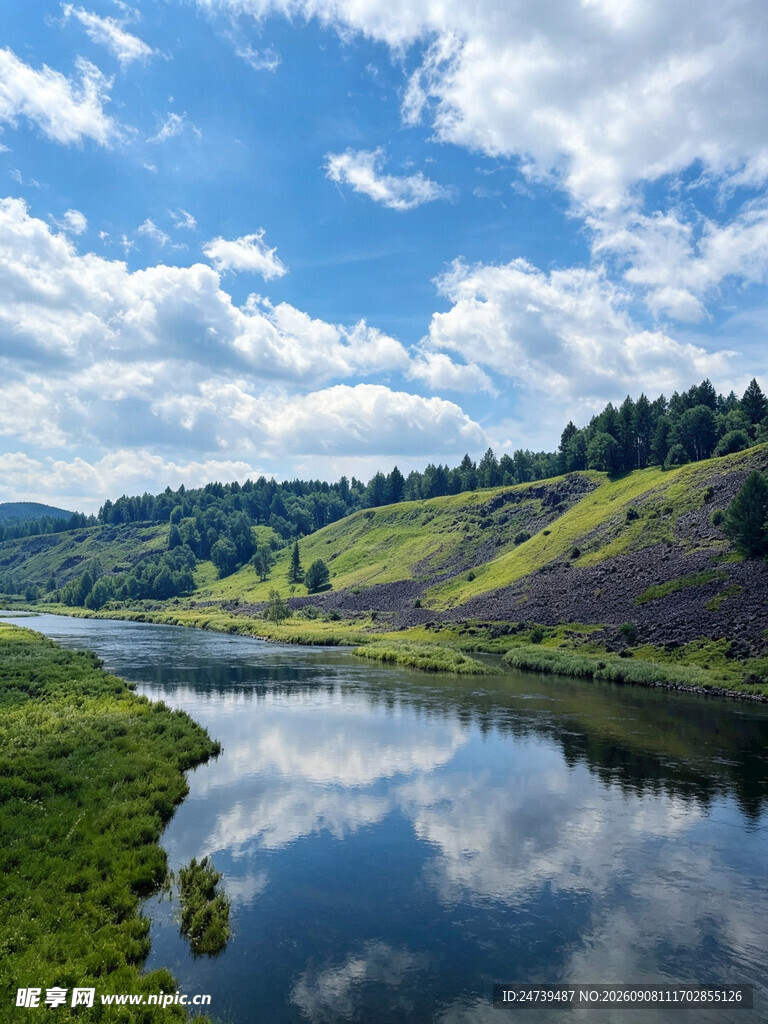 河畔美景蓝天白云青山绿水