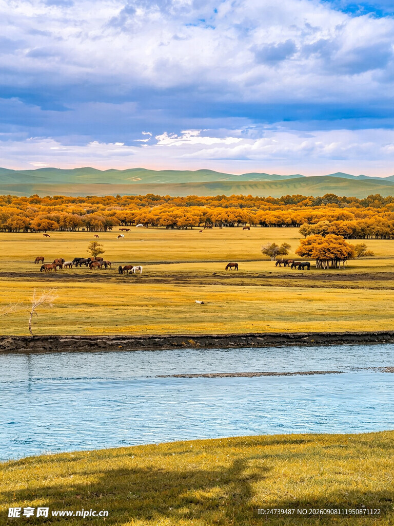草原河畔秋日风光美景
