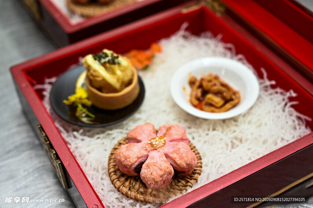 精致桃花酥
