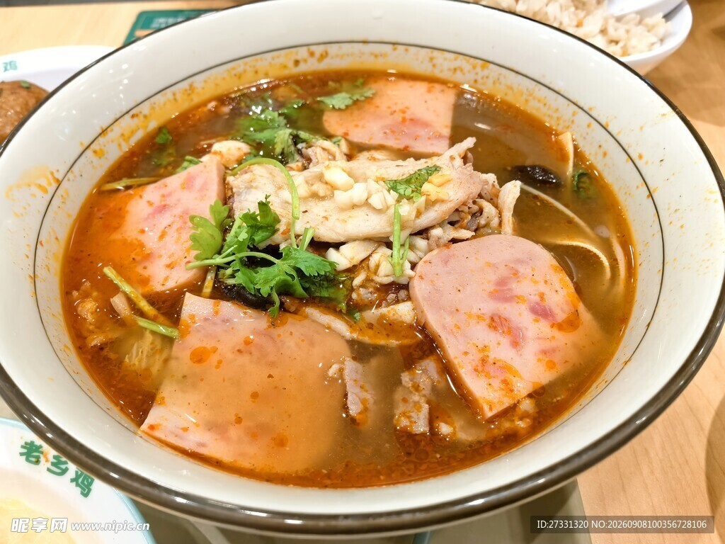 美味牛肉火腿汤面