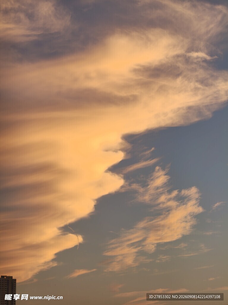 夕阳下的绚丽云彩
