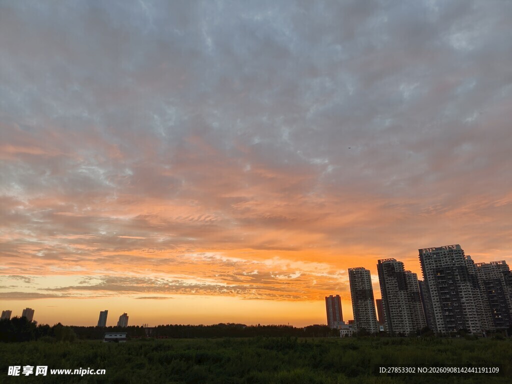 城市日出天际线美景