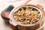 木桶装的美味特色炒饭