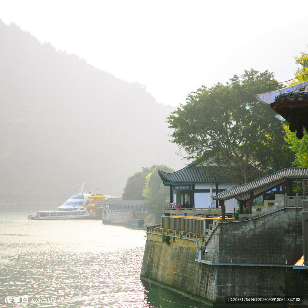江边古景