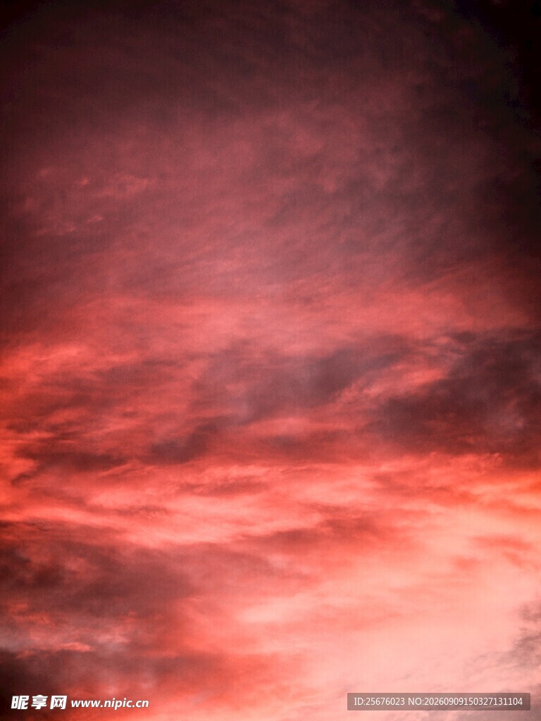梦幻红色天空景象