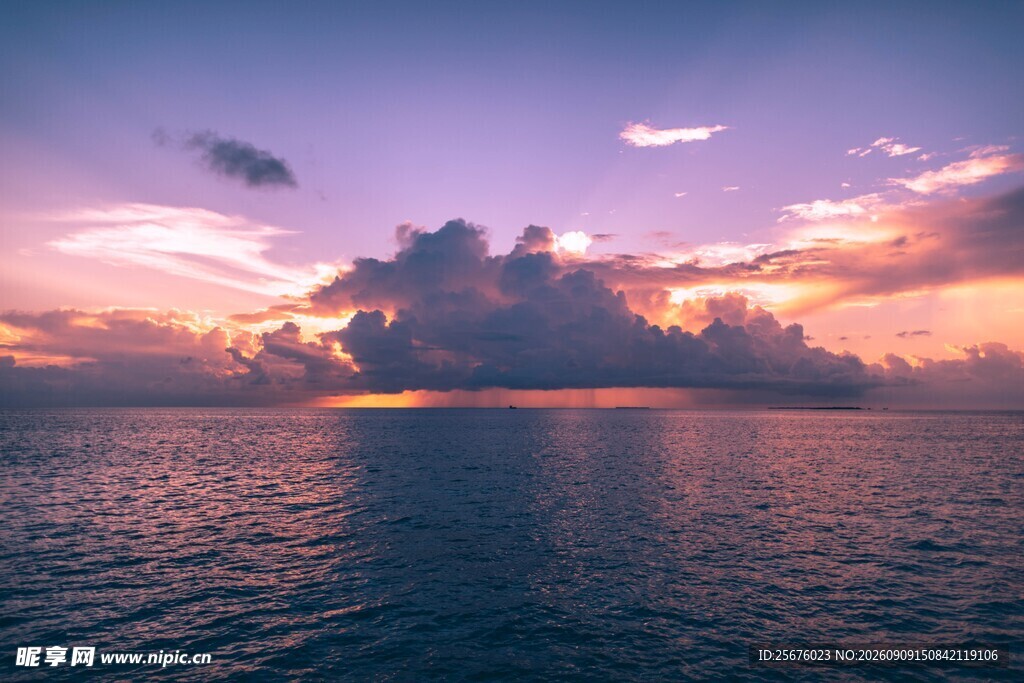 海上壮丽晚霞景观
