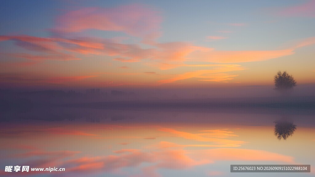 梦幻湖畔日出美景