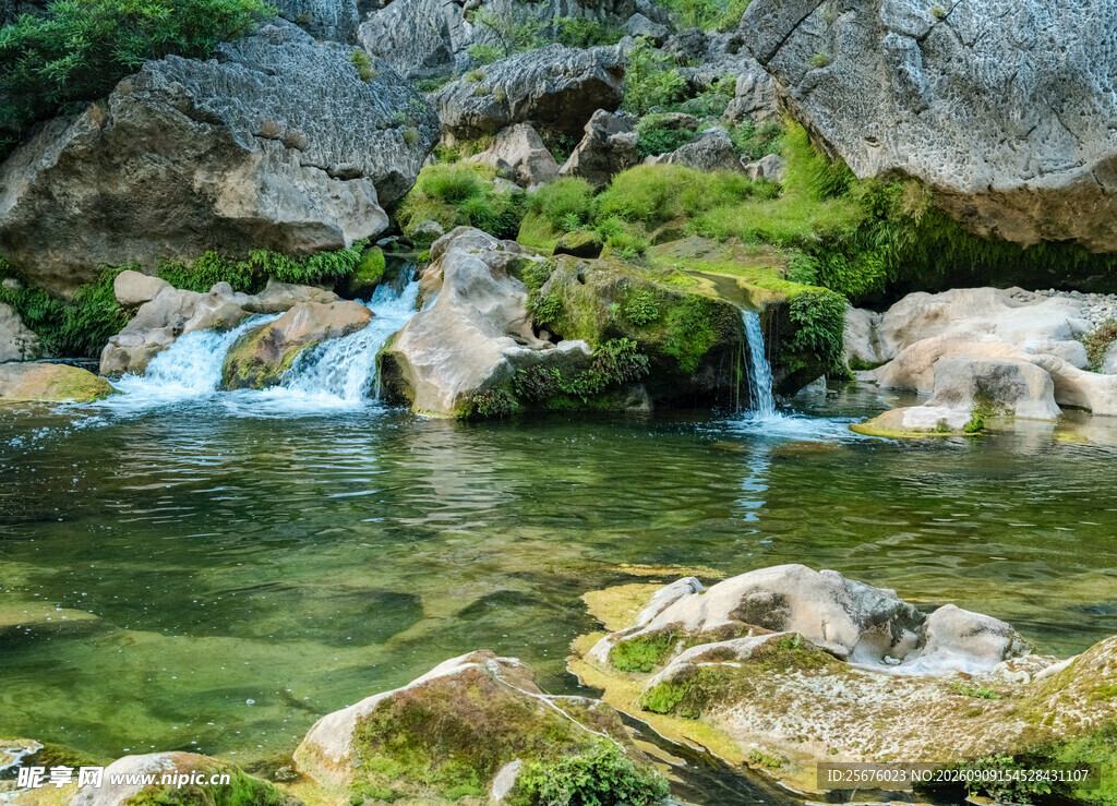 山间溪流美景