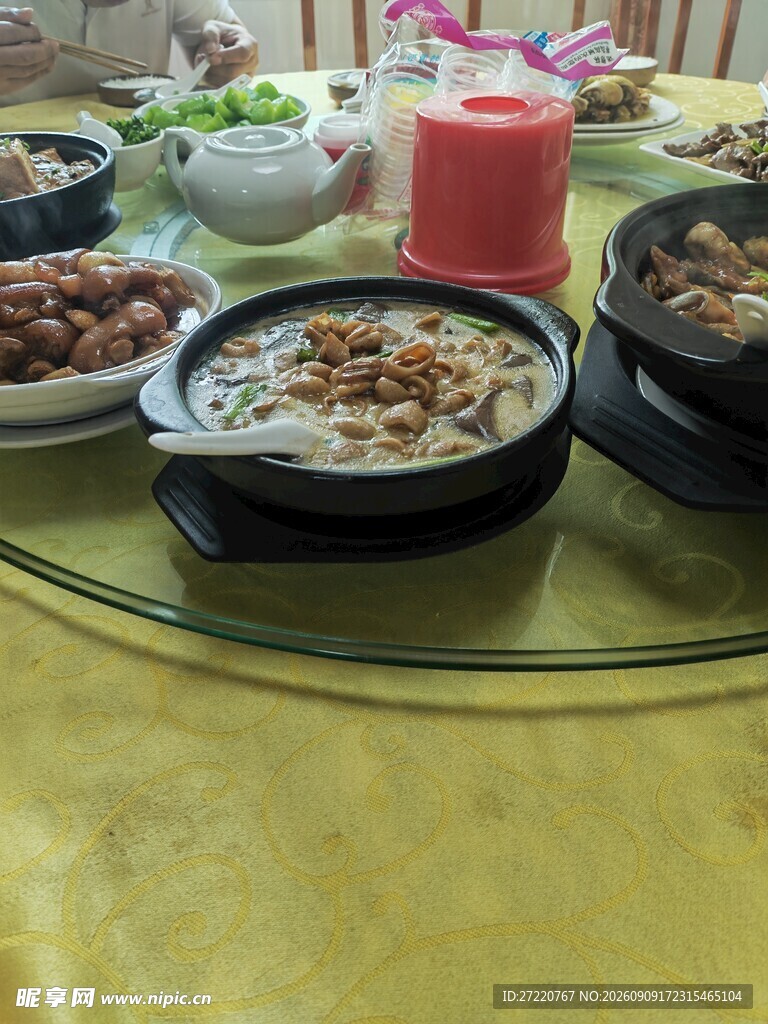 丰盛餐桌美食