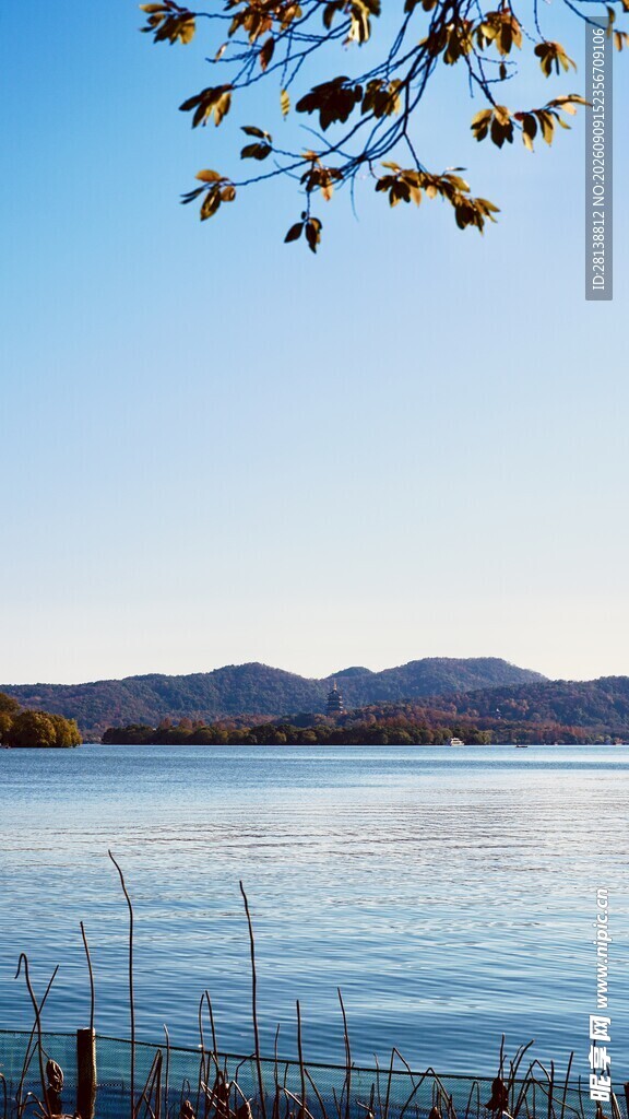 湖畔风光远山近水秋意浓