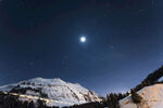 雪山月夜星空美景