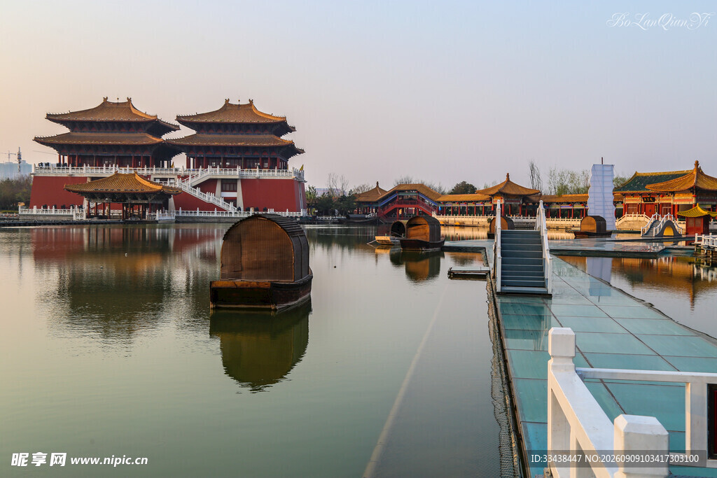 洛阳古建筑群临水美景