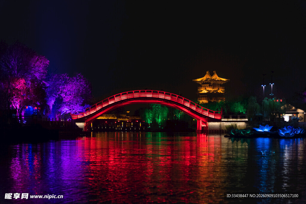夜晚绚丽古桥与楼阁夜景
