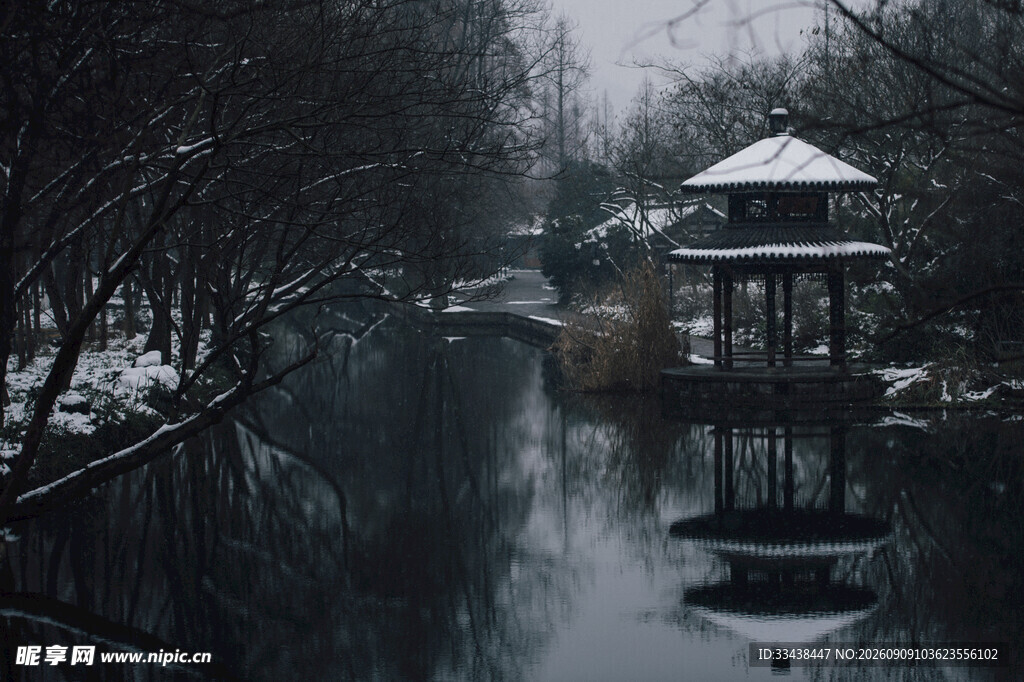 雪后河畔亭景