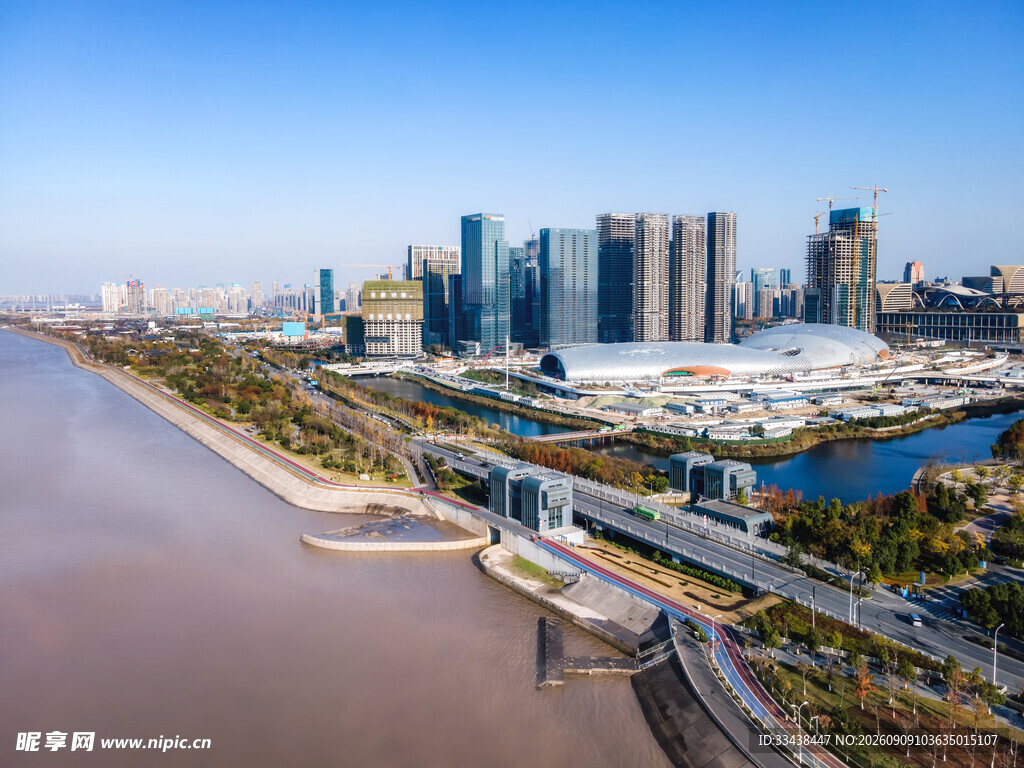 城市滨水风光全景