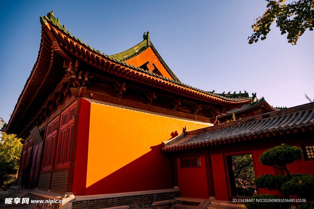 古色古香的中式庙宇建筑