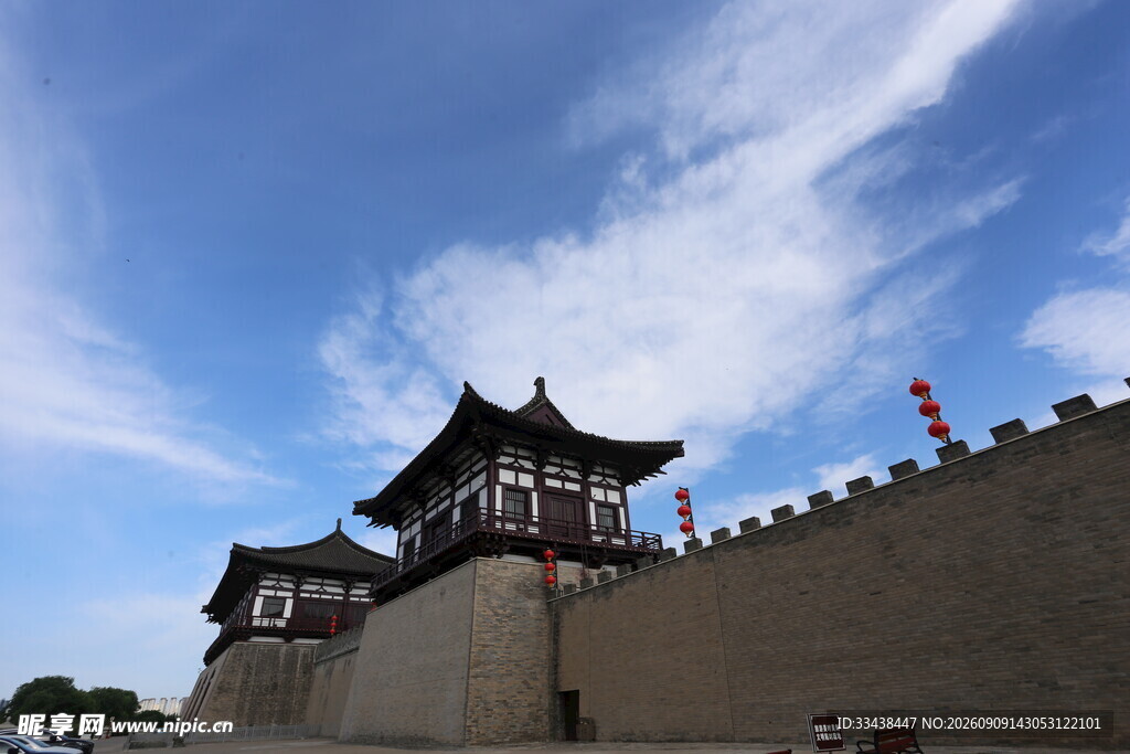 古城墙与传统建筑美景