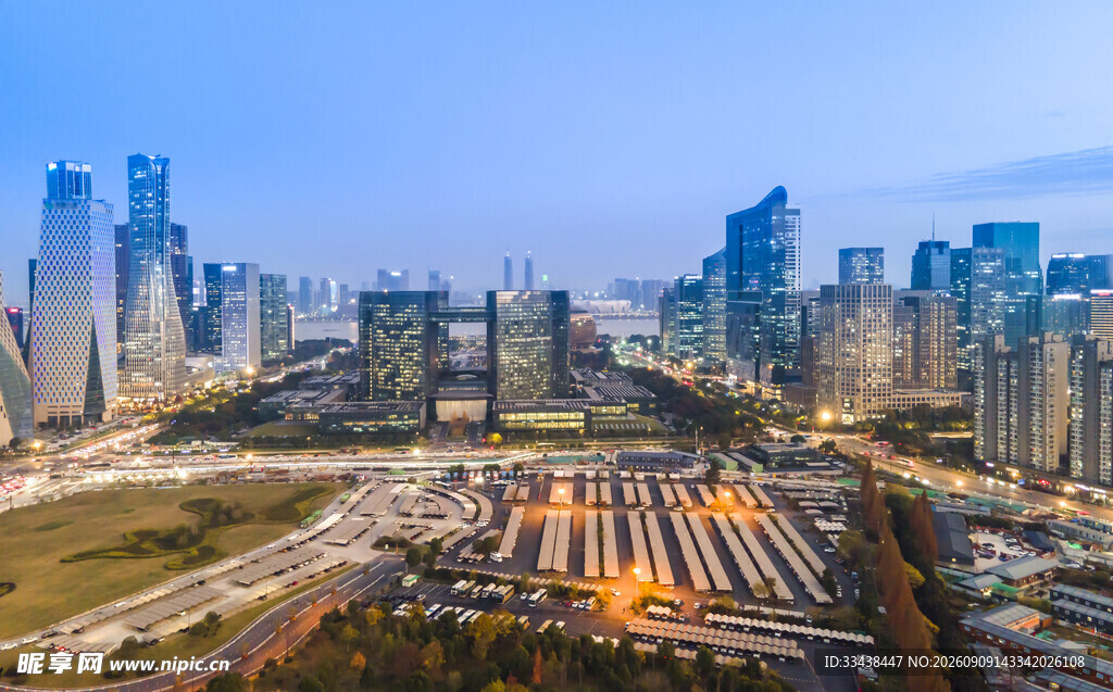 城市天际线与繁华建筑景观