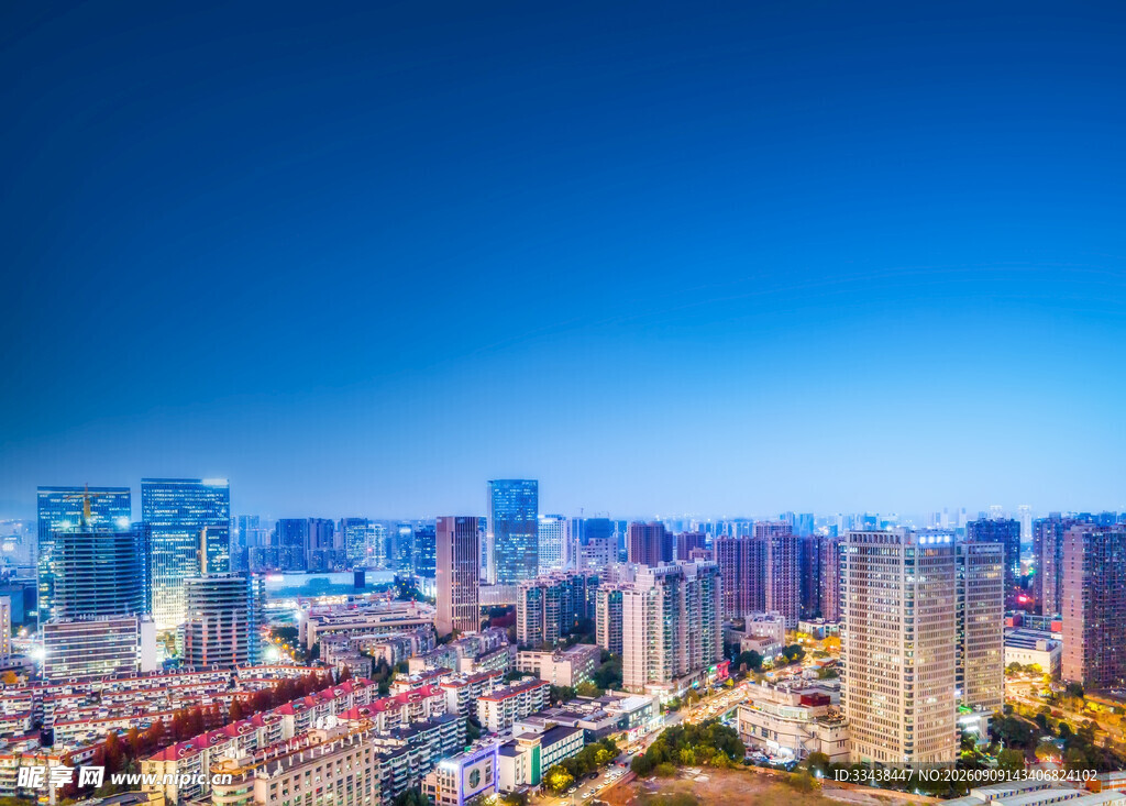 城市璀璨夜景俯瞰图