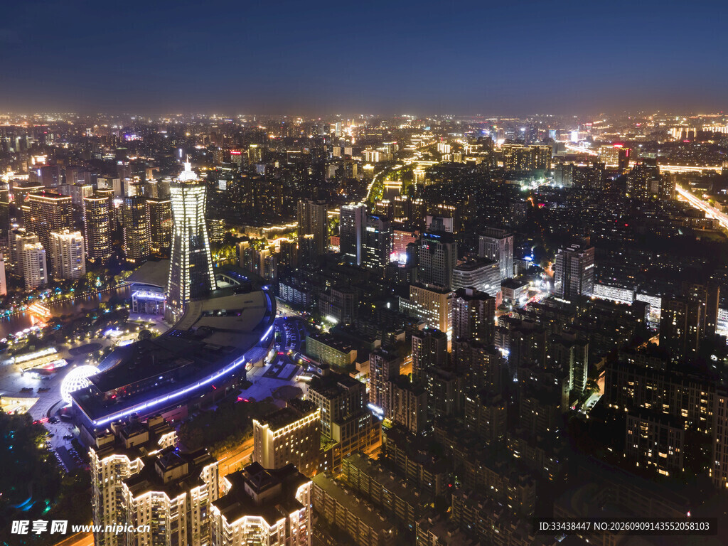 城市璀璨夜景俯瞰图
