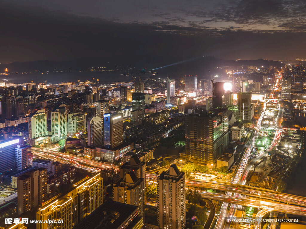 城市璀璨夜景俯瞰图