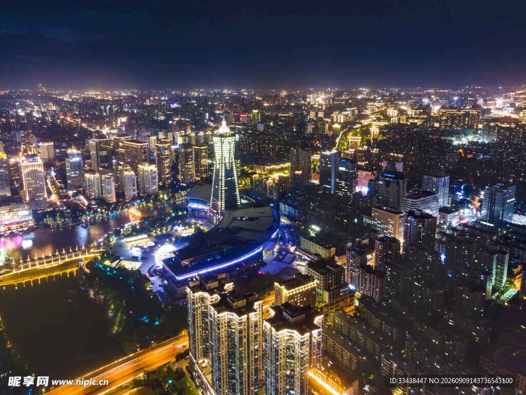城市璀璨夜景俯瞰图