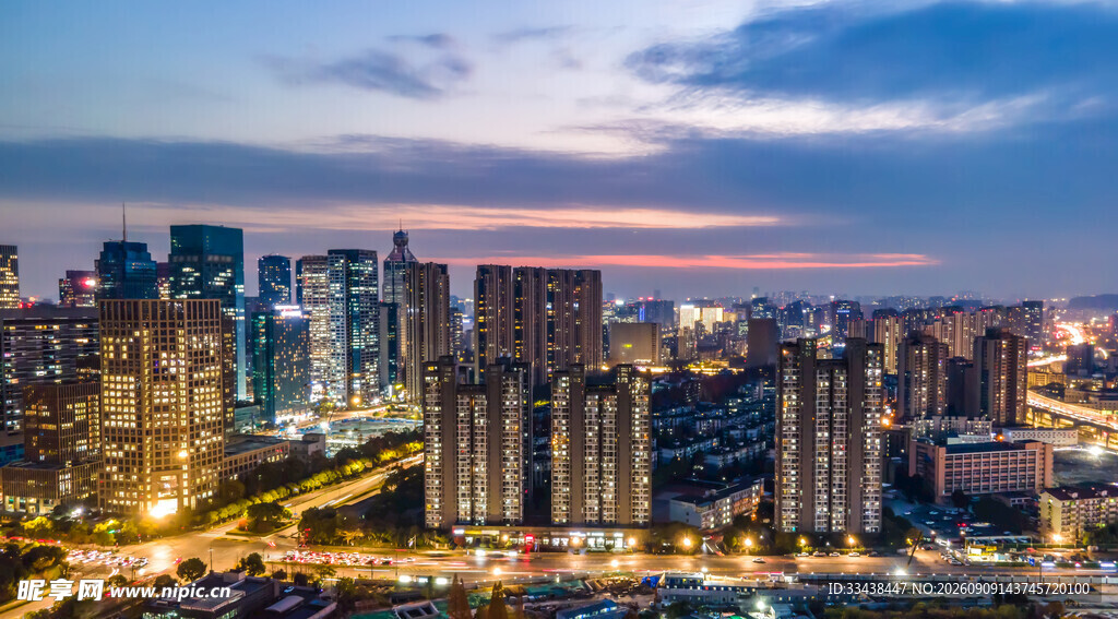 城市璀璨夜景俯瞰图