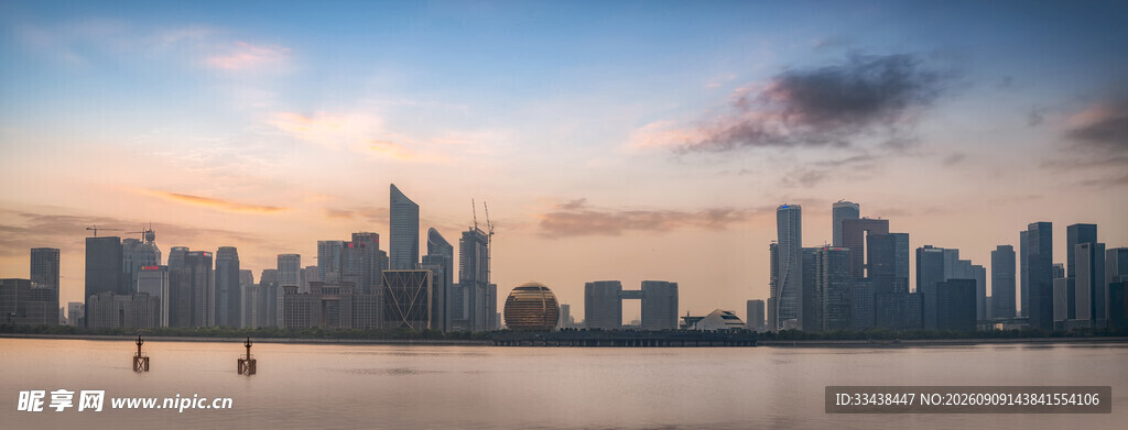海滨城市天际线美丽景观
