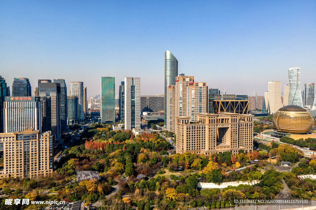 秋日繁华都市天际线景观