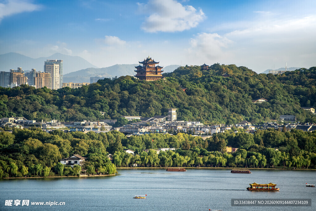 湖畔山城美景古塔映翠